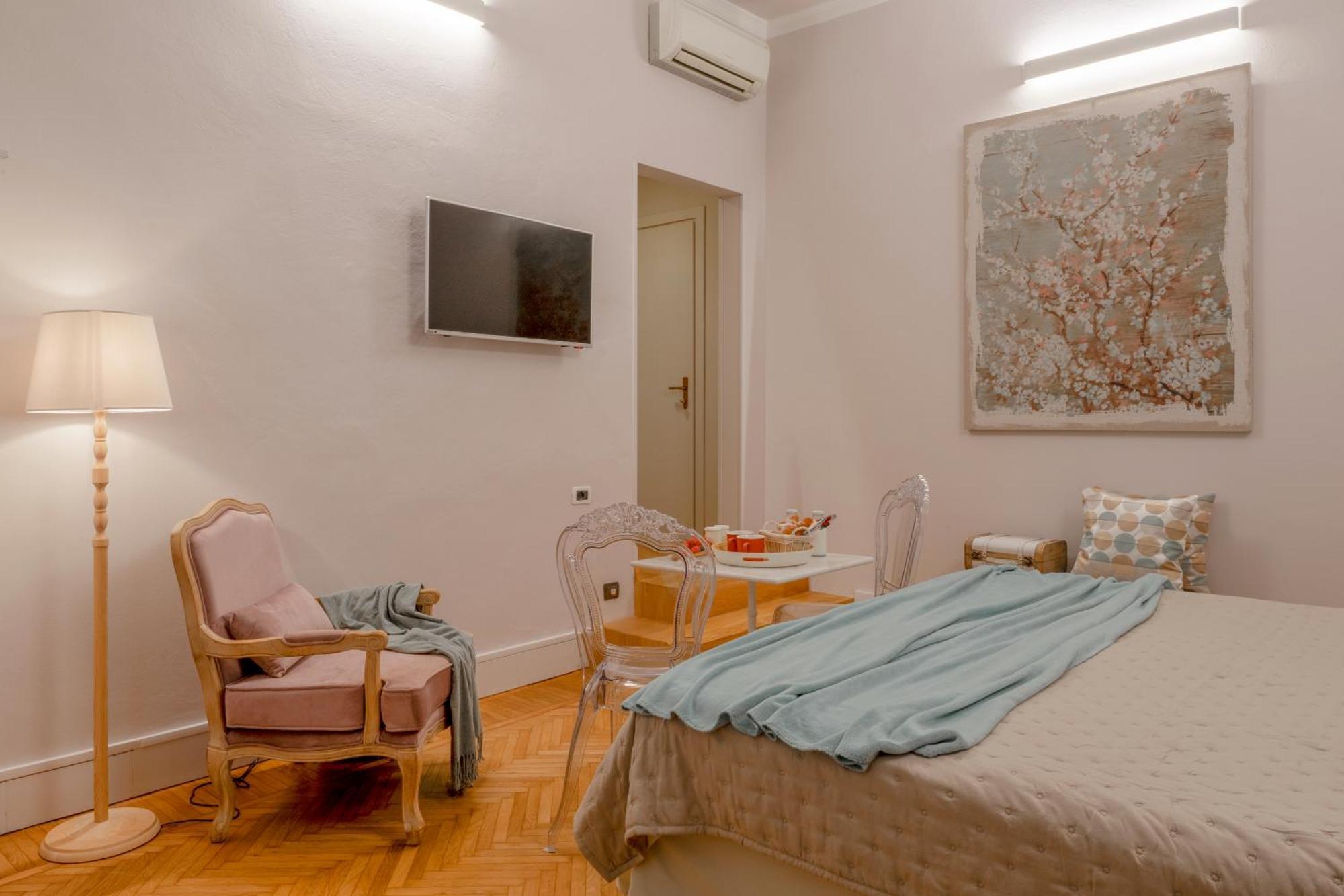 Accanto Al Centro B&B Prato  Dış mekan fotoğraf